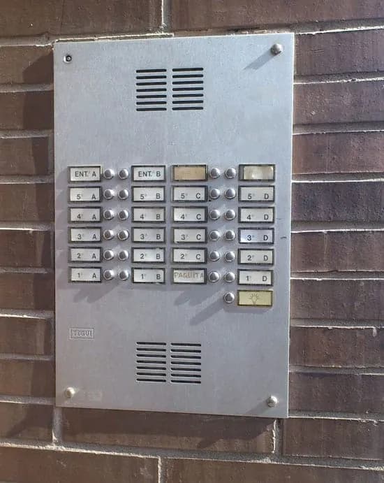 La difusión de la lista de vecinos morosos en el portal de la comunidad